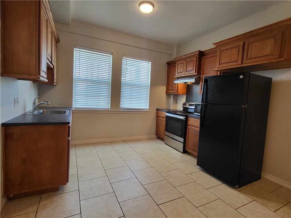 410 Knickerbocker Street, Unit A Corpus Christi, TX 78418 - Photo 15 of 18 Downstairs unit kitchen