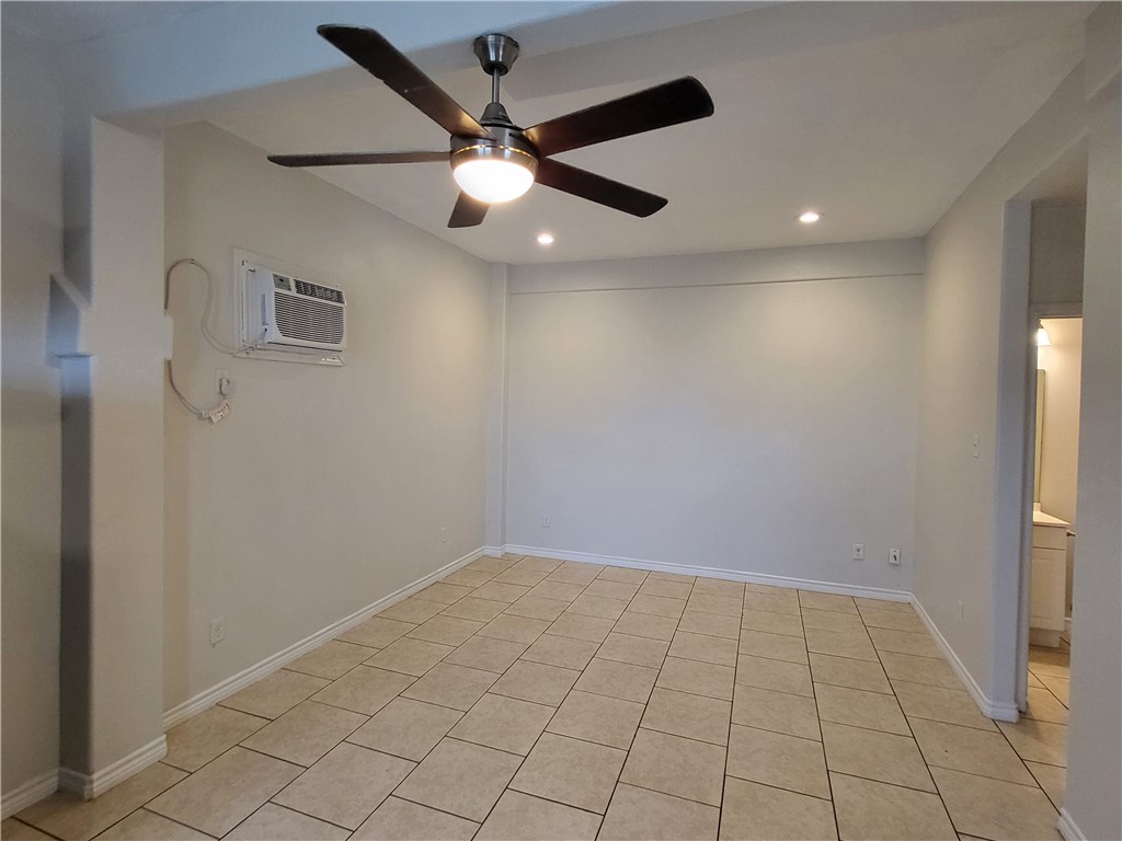 410 Knickerbocker Street, Unit A Corpus Christi, TX 78418 - Photo 16 of 18 Downstairs unit living