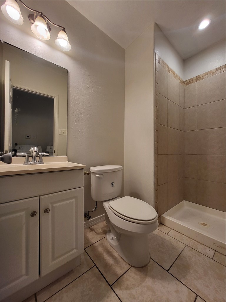 410 Knickerbocker Street, Unit A Corpus Christi, TX 78418 - Photo 18 of 18 Downstairs unit restroom