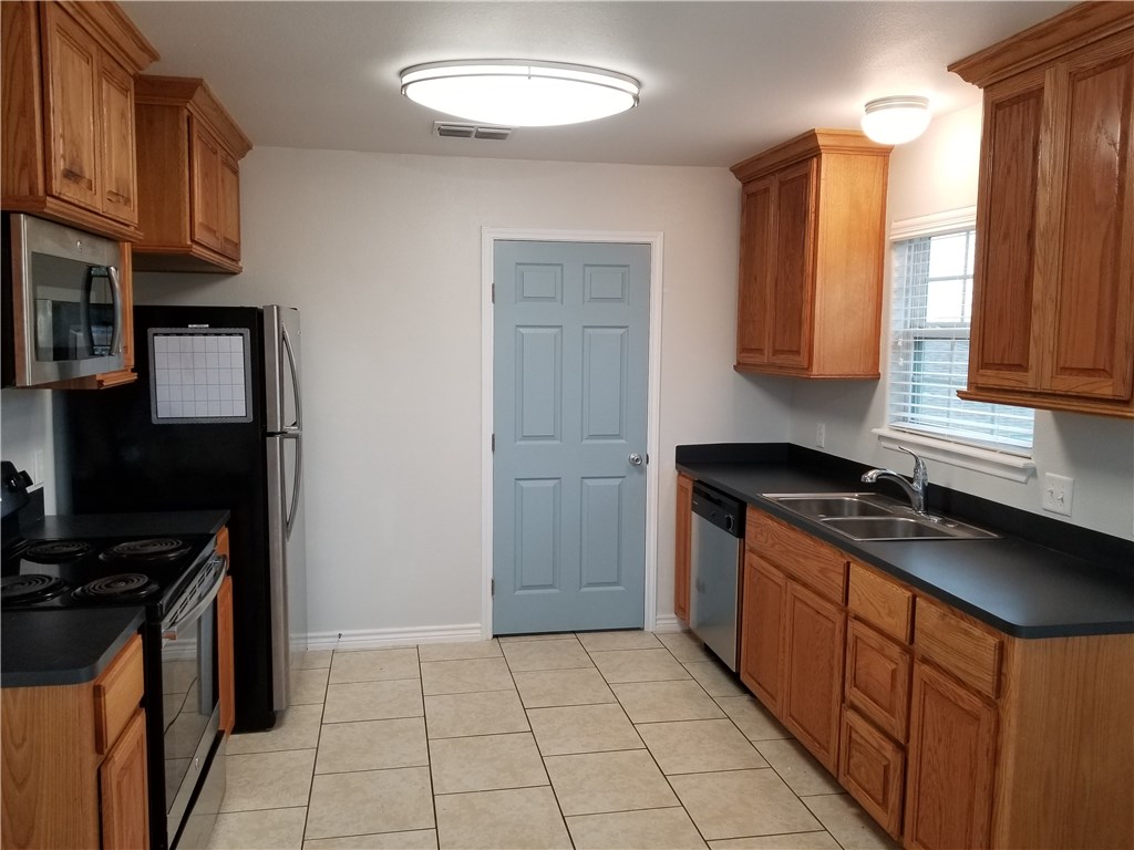 410 Knickerbocker Street, Unit A Corpus Christi, TX 78418 - Photo 5 of 18 Upstairs kitchen