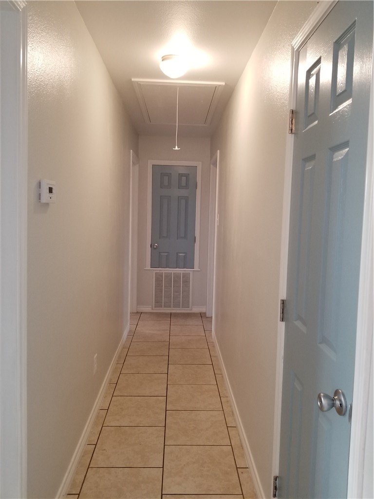 410 Knickerbocker Street, Unit A Corpus Christi, TX 78418 - Photo 9 of 18 Upstairs hall