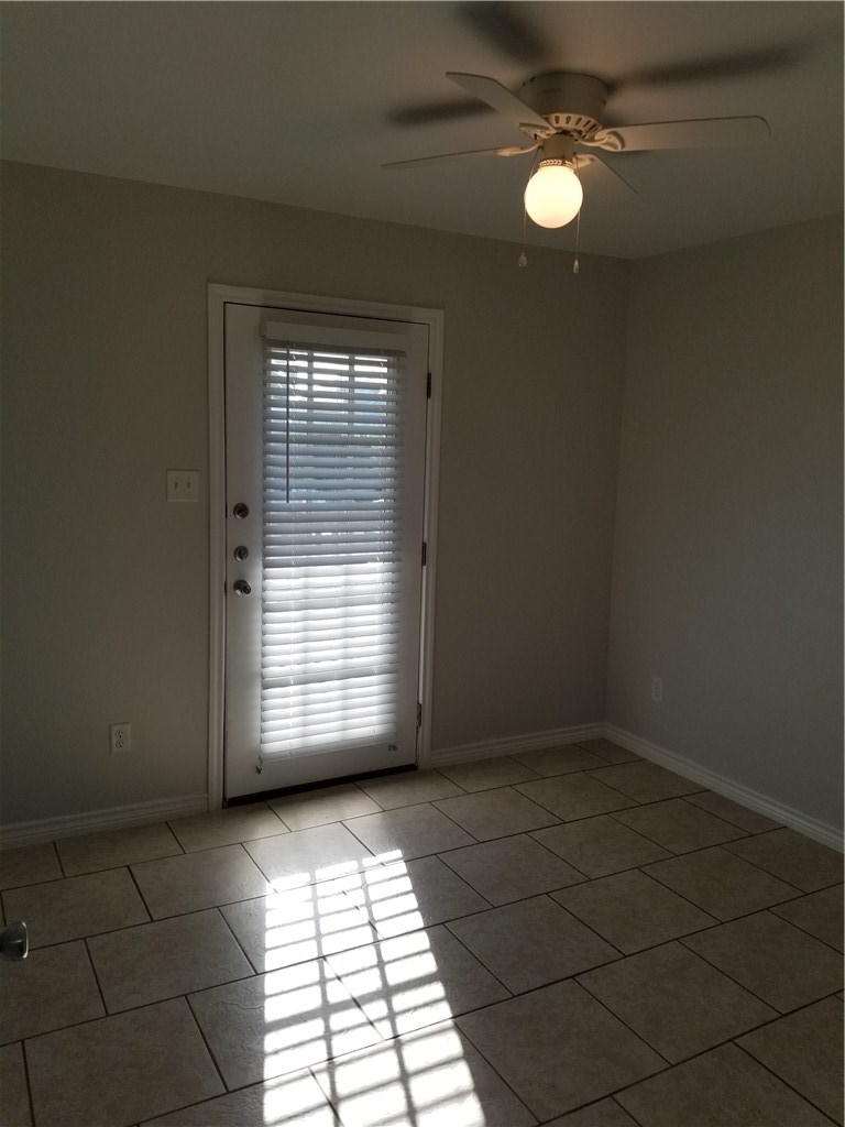 410 Knickerbocker Street, Unit A Corpus Christi, TX 78418 - Photo 10 of 18 Upstairs bedroom 2