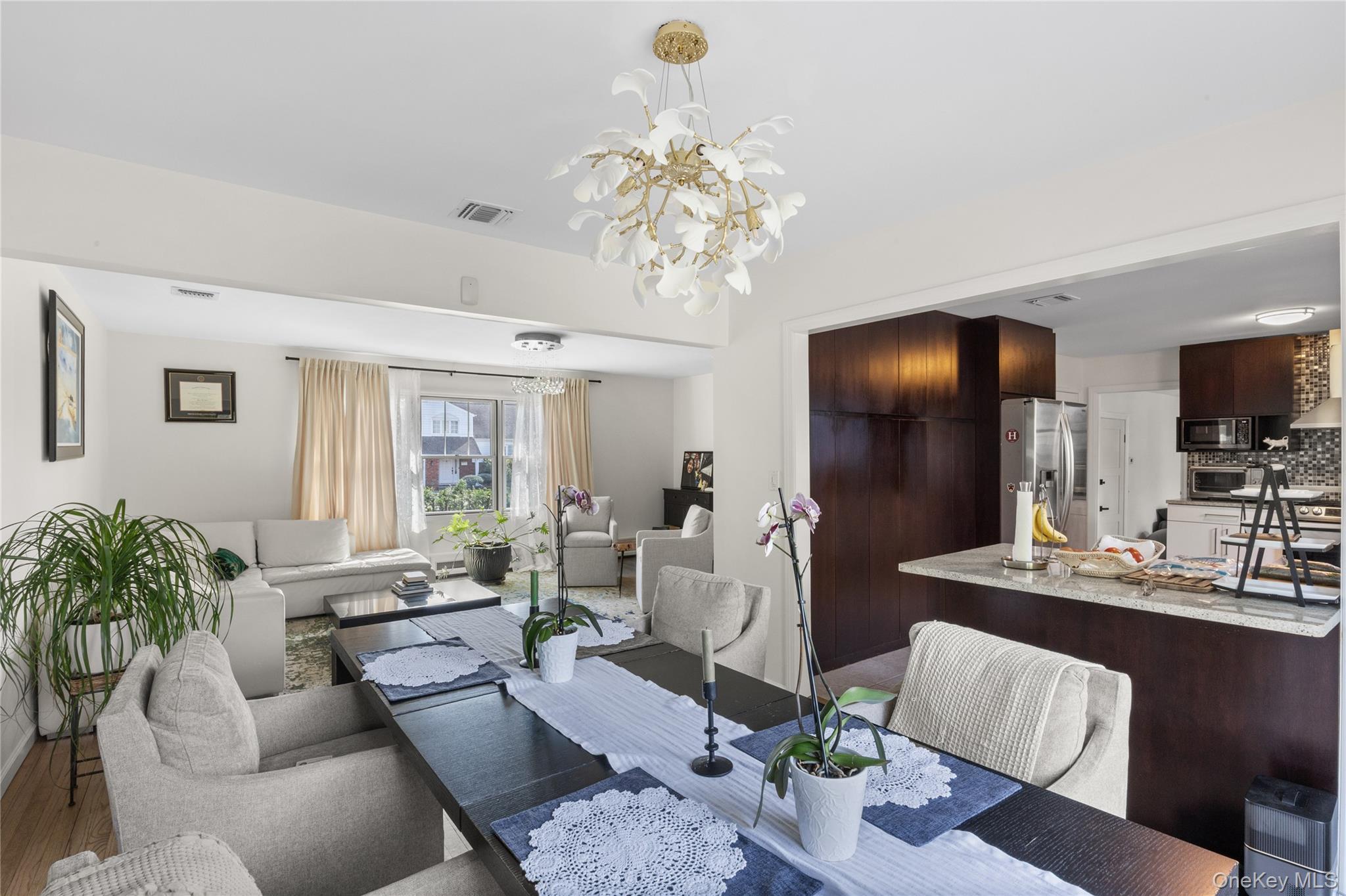 51 Convent Road Syosset, NY 11791 - Photo 12 of 36