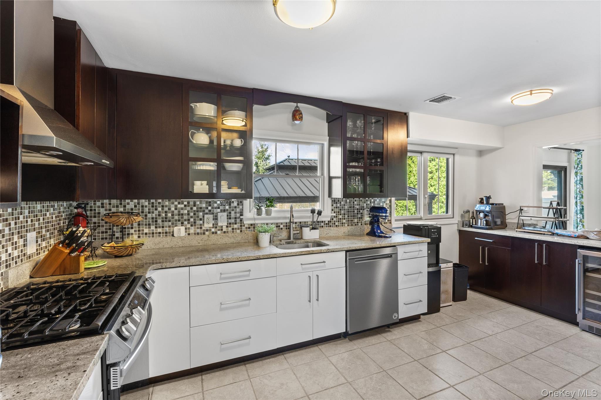 51 Convent Road Syosset, NY 11791 - Photo 15 of 36