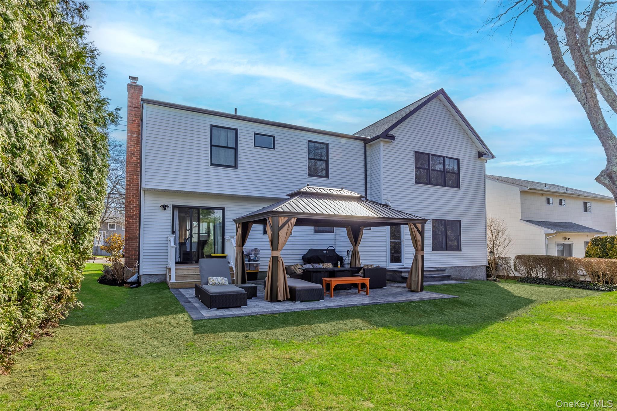 51 Convent Road Syosset, NY 11791 - Photo 3 of 36