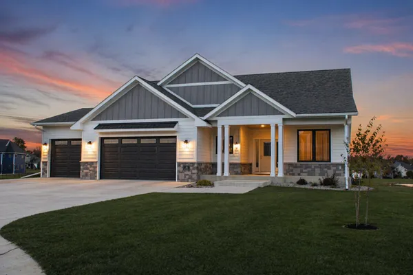 $750,000 | 34 North Pointe Court, North Mankato, MN 56003