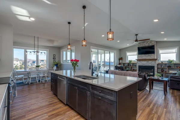 $790,000 | 34 South Pointe Court, North Mankato, MN 56003