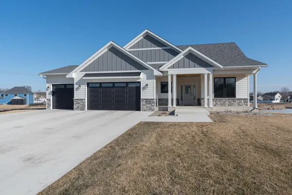 $790,000 | 34 South Pointe Court, North Mankato, MN 56003