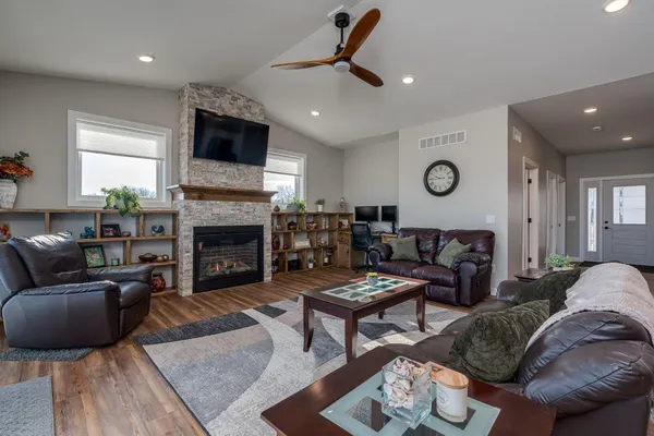 $790,000 | 34 South Pointe Court, North Mankato, MN 56003