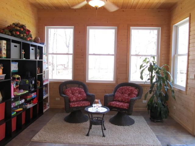 9398 Oak Ridge Drive Rochelle, IL 61068 - Photo 14 of 25 a living room with furniture and a window