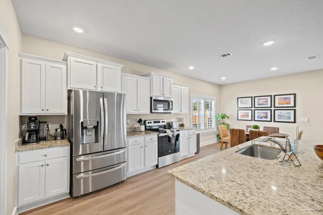 $669,900 | 1328 Sea Grv Court, Gulf Breeze, FL 32563