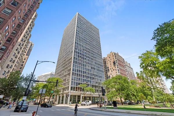 $5,000 | 2400 North Lakeview Avenue, Unit 61415, Chicago, IL 60614
