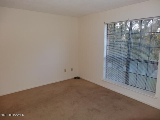 132 Hummingbird Lane, Unit D Lafayette, LA 70506 - Photo 2 of 8 DSC02215