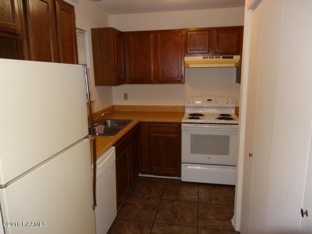 132 Hummingbird Lane, Unit D Lafayette, LA 70506 - Photo 3 of 8 DSC02216