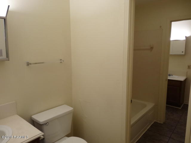 132 Hummingbird Lane, Unit D Lafayette, LA 70506 - Photo 5 of 8 DSC02218