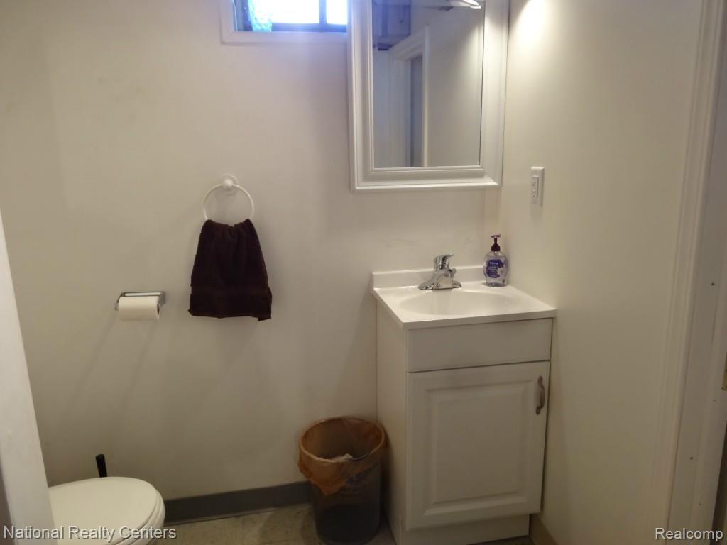 16678 Rougeway Street Livonia, MI 48154 - Photo 28 of 38 Basement Bath.