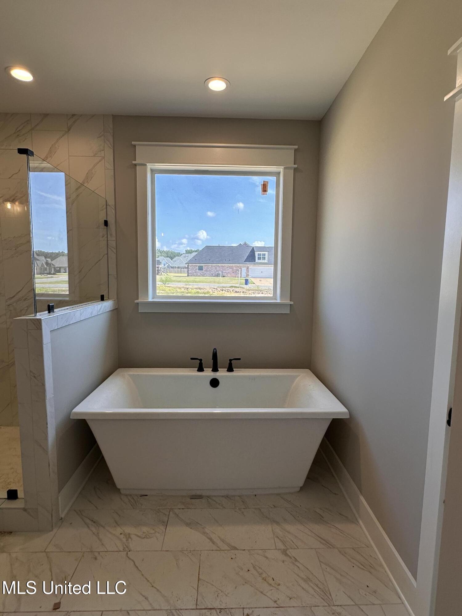 1735 Bakersfield Way Nesbit, MS 38651 - Photo 11 of 22 Primary Bath