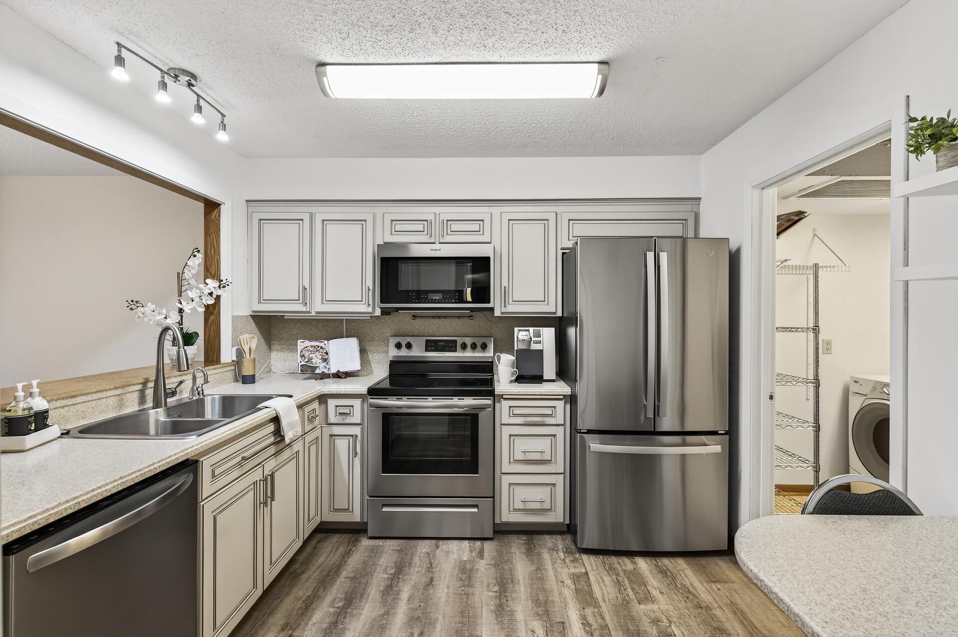 6100 Auto Club Road, Unit 303 Bloomington, MN 55438 - Photo 9 of 42 Gallery Image 9