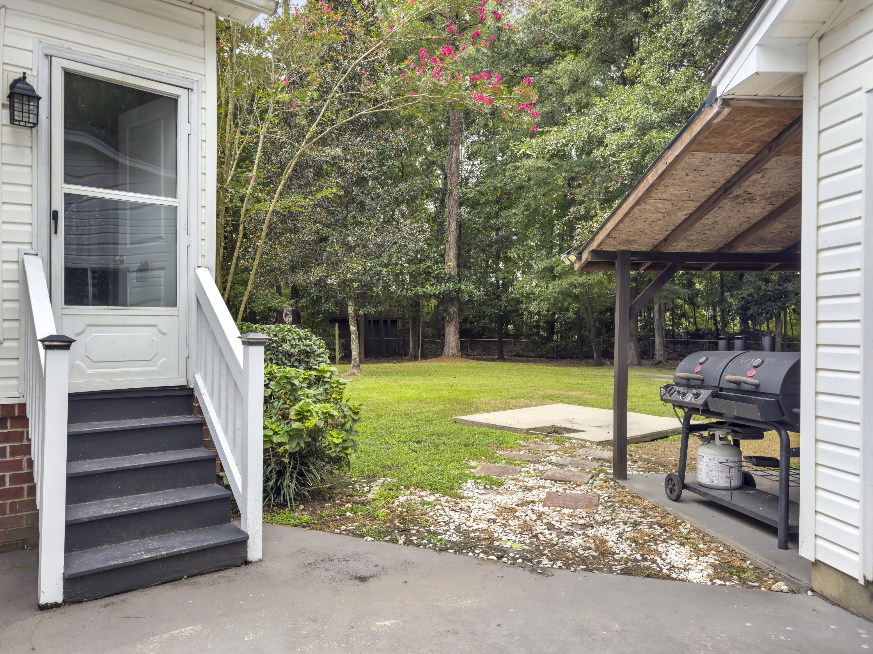 113 Wallace Road Goose Creek, SC 29445 - Photo 41 of 47 Back yard