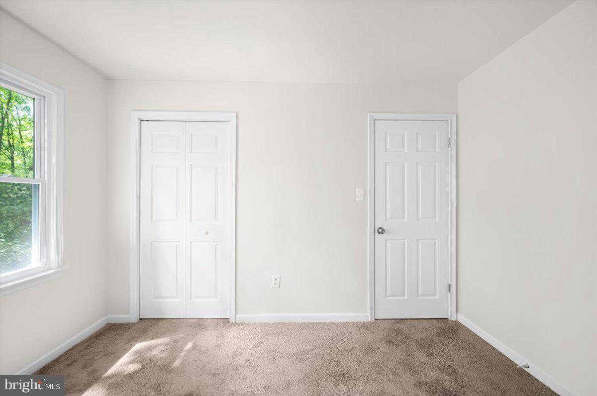 11816 Rutherford Drive Fredericksburg, VA 22407 - Photo 19 of 64 an empty room with windows