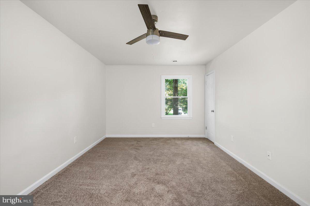 11816 Rutherford Drive Fredericksburg, VA 22407 - Photo 26 of 64 an empty room with a window