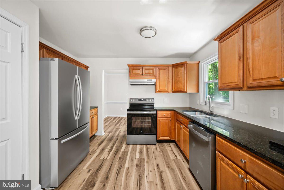 11816 Rutherford Drive Fredericksburg, VA 22407 - Photo 43 of 64 a kitchen with stainless steel appliances granite countertop a refrigerator stove and sink