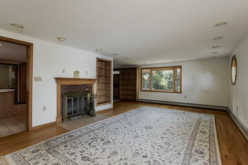 45 Pepperrell Road Kittery Point, ME 03905 - Photo 8 of 36 Large living room
