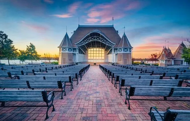 $589,900 | 4402 West Lake Harriet Parkway, Minneapolis, MN 55410