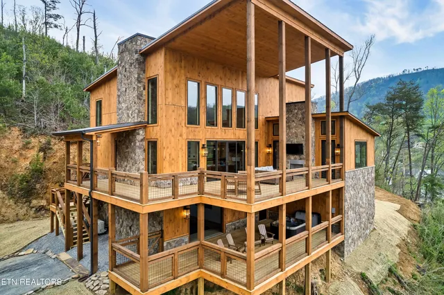 $2,099,000 | 140 Water Tower Road, Gatlinburg, TN 37738