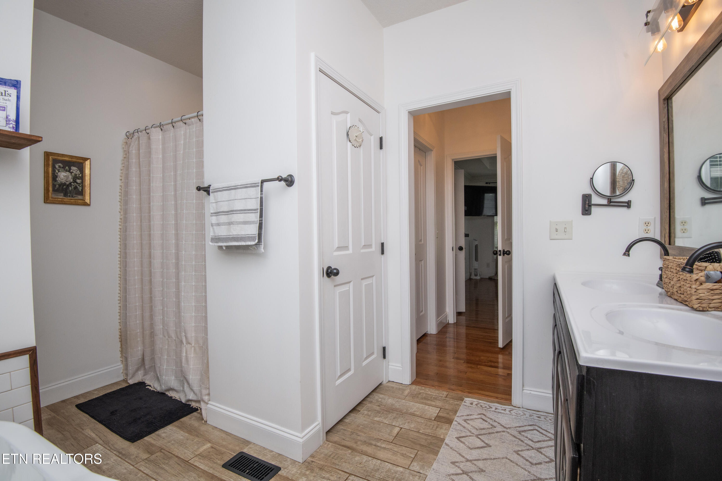 175 South Glen Road Maynardville, TN 37807 - Photo 13 of 60 master bath 1