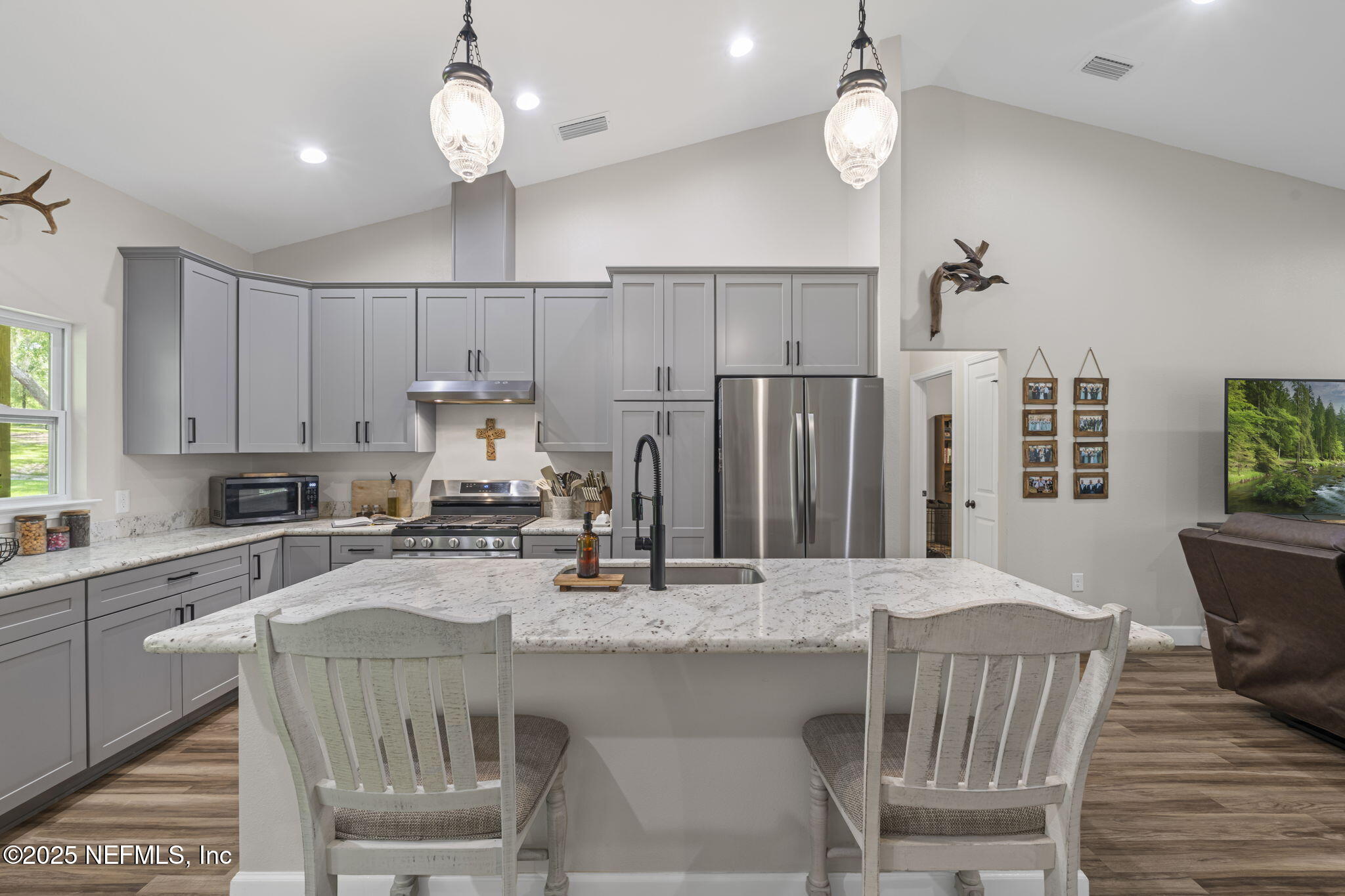 1540 Baden Powell Road Hawthorne, FL 32640 - Photo 13 of 48 Bar area