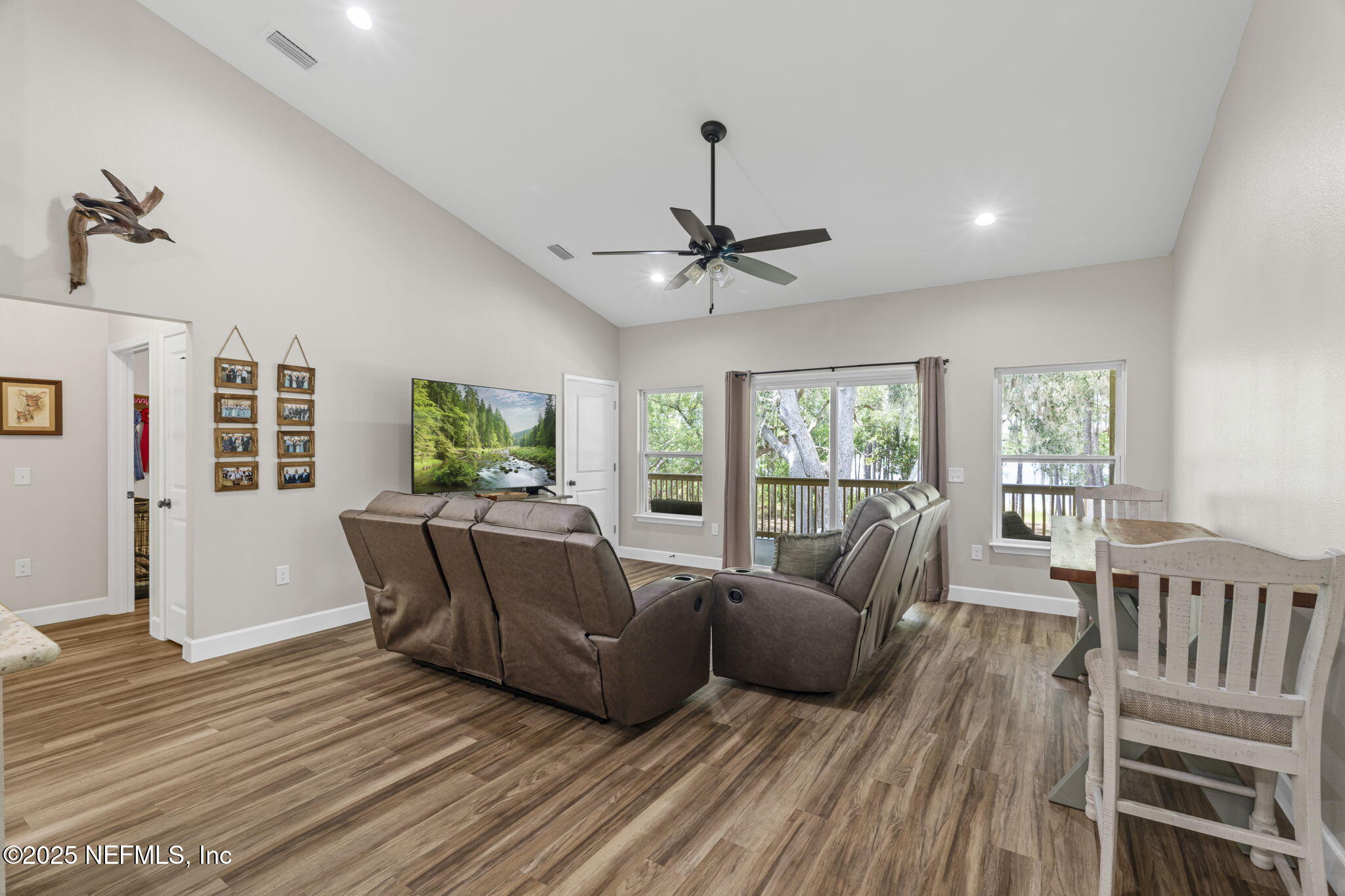 1540 Baden Powell Road Hawthorne, FL 32640 - Photo 16 of 48 Living room