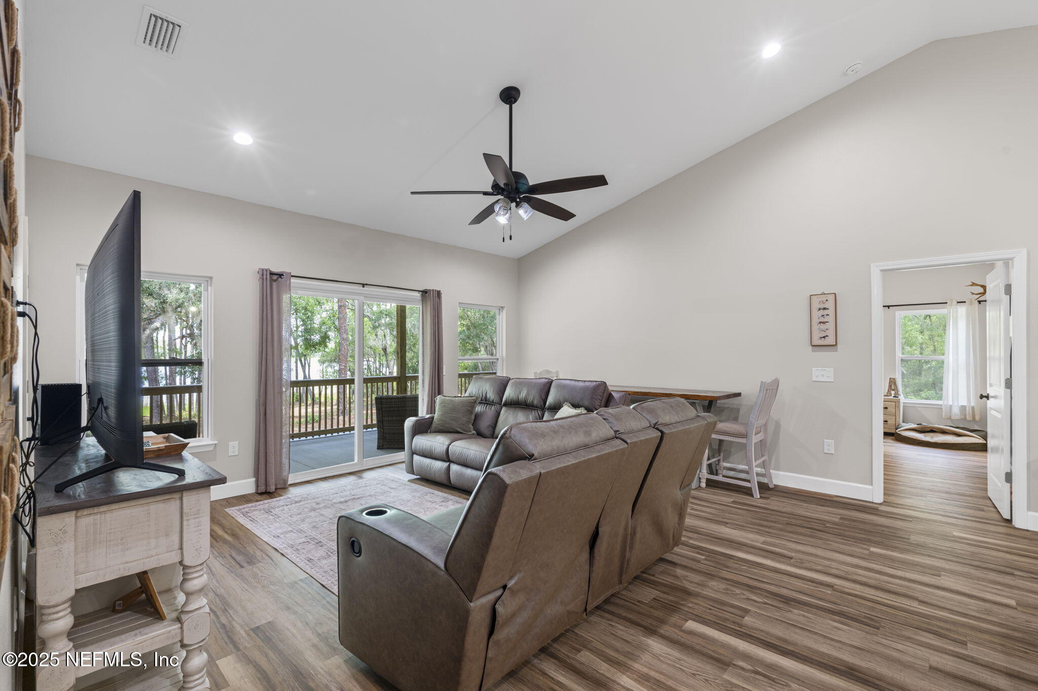 1540 Baden Powell Road Hawthorne, FL 32640 - Photo 17 of 48 Living room/ dining