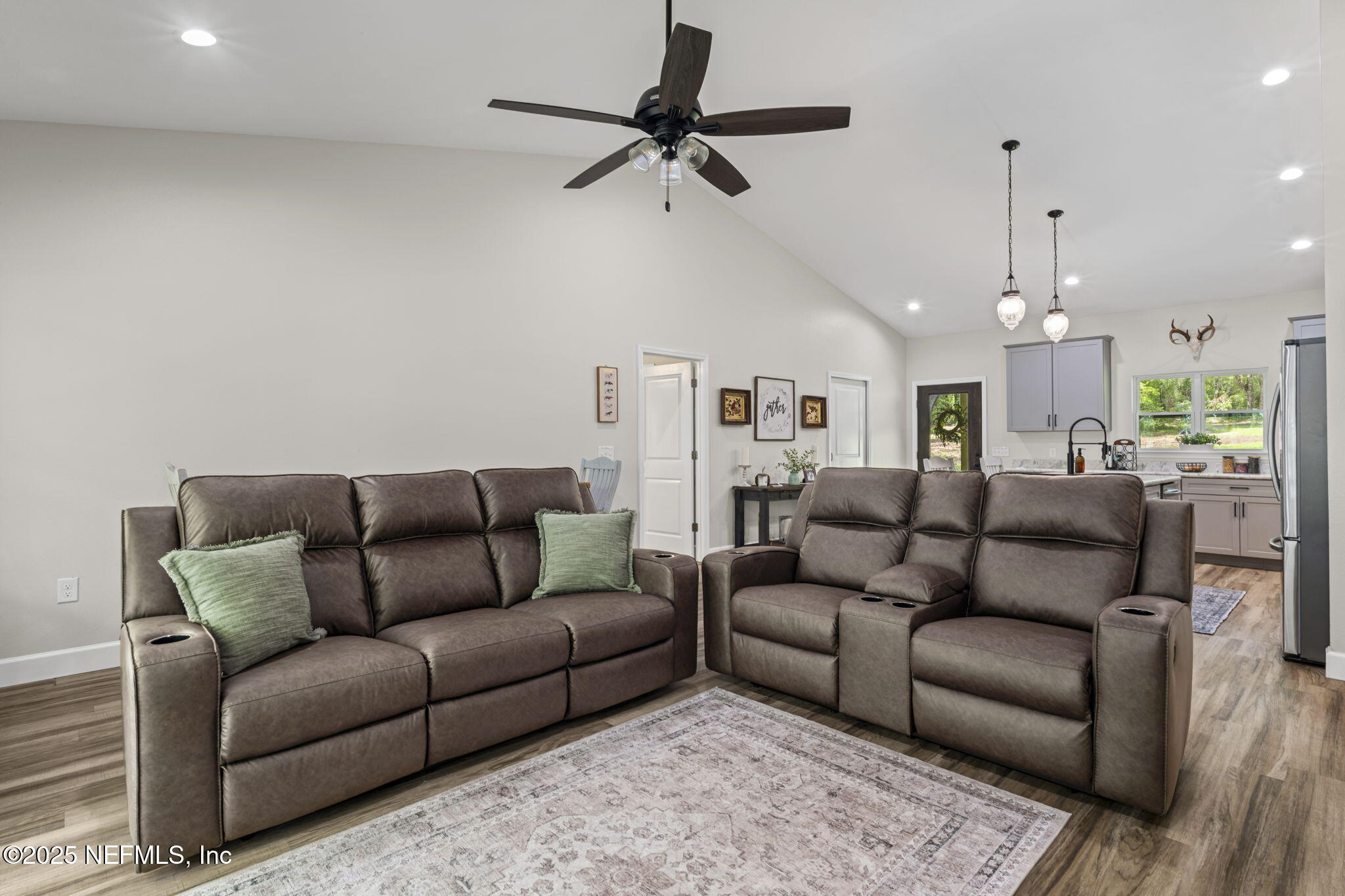 1540 Baden Powell Road Hawthorne, FL 32640 - Photo 18 of 48 Living room