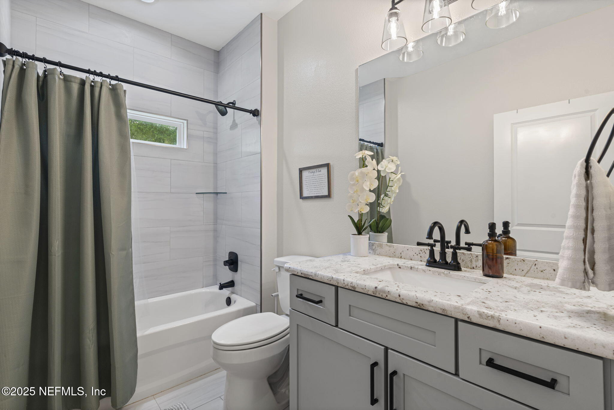 1540 Baden Powell Road Hawthorne, FL 32640 - Photo 28 of 48 Guest bathroom