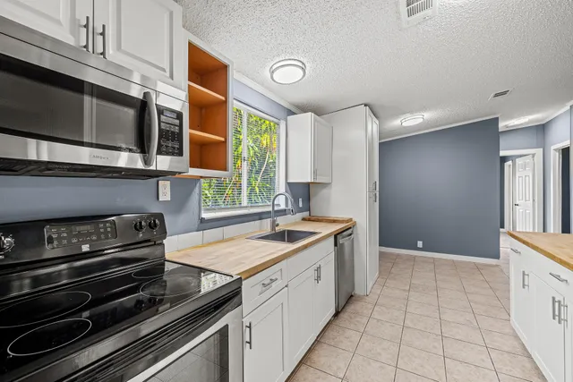 $280,000 | 10592 Southwest Sandalfoot Boulevard, Boca Raton, FL 33428