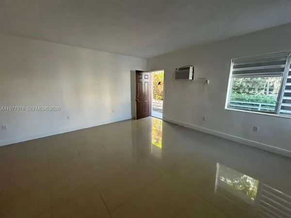 $1,700 | 8321 Crespi Boulevard, Unit 4, Miami Beach, FL 33141