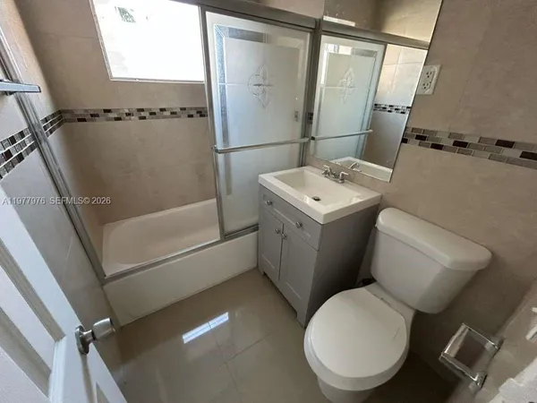 $1,700 | 8321 Crespi Boulevard, Unit 4, Miami Beach, FL 33141