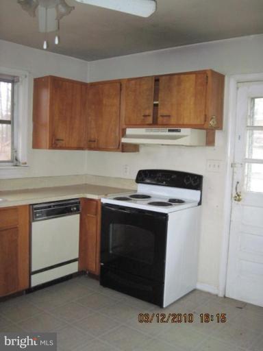 8717 Briarcroft Lane Laurel, MD 20708 - Photo 3 of 7 Kitchen
