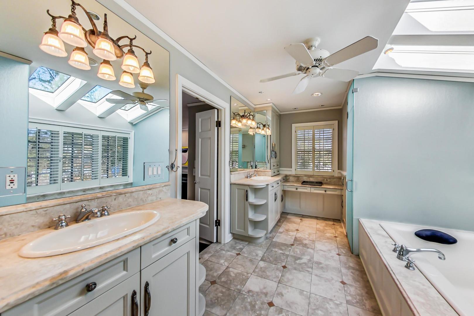 875 Fairview Road Highland Park, IL 60035 - Photo 19 of 32 a bathroom with a tub sink and mirror
