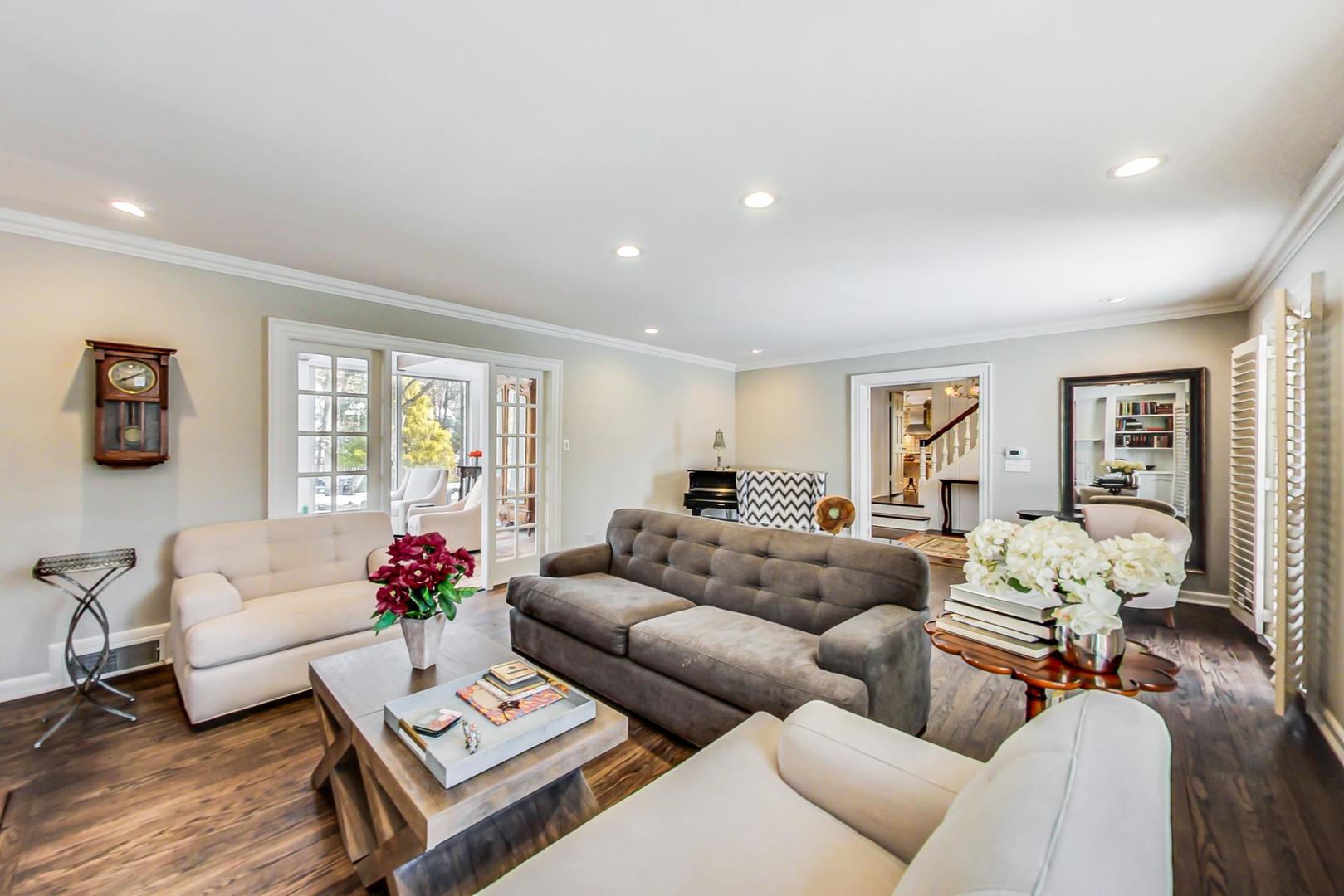875 Fairview Road Highland Park, IL 60035 - Photo 3 of 32 a living room with furniture potted plant and window