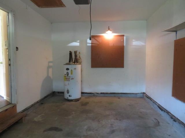 823 Hadley Road Clarksville, TN 37042 - Photo 13 of 14 a view of empty room with windows