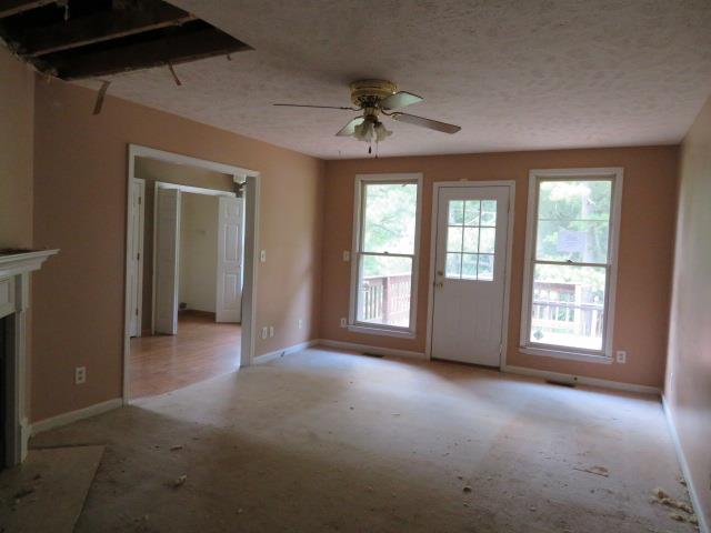 823 Hadley Road Clarksville, TN 37042 - Photo 4 of 14 a view of a livingroom with a ceiling fan and window