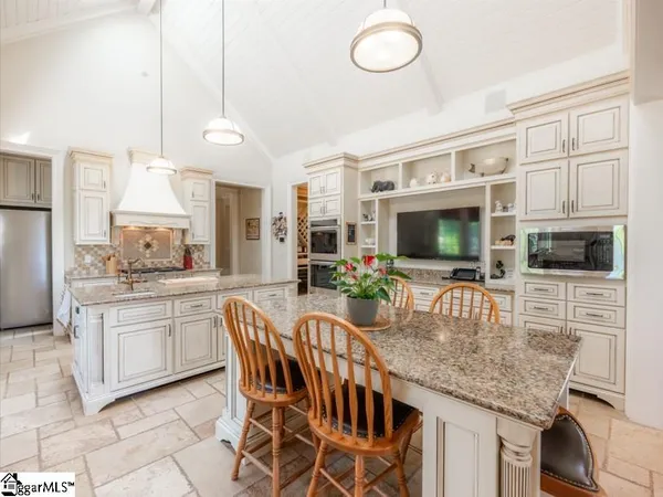 $6,500,000 | 2921 North Pacolet Road, Landrum, SC 29356