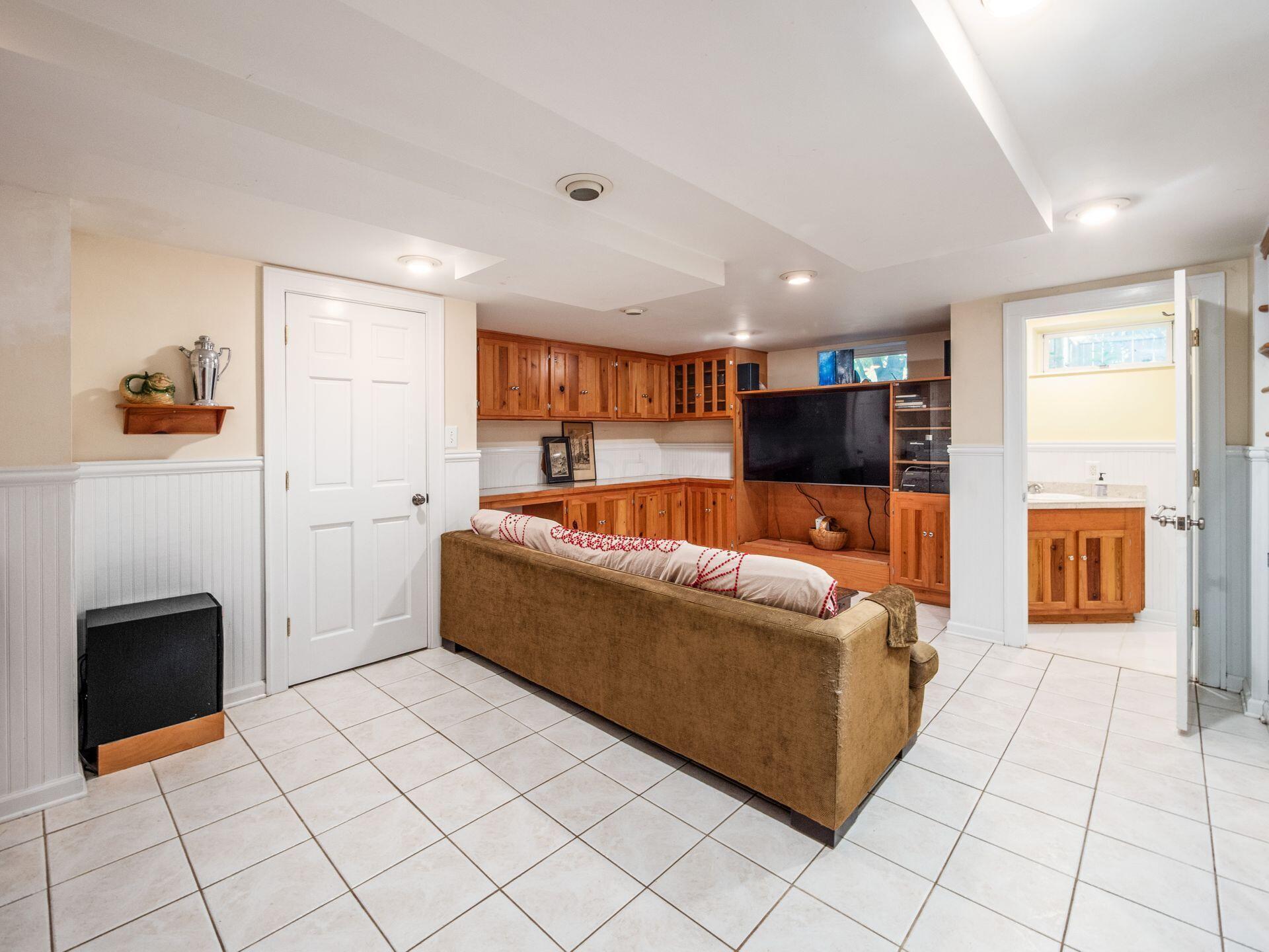 2424 Sherwood Road Bexley, OH 43209 - Photo 44 of 92 LL Rec Room