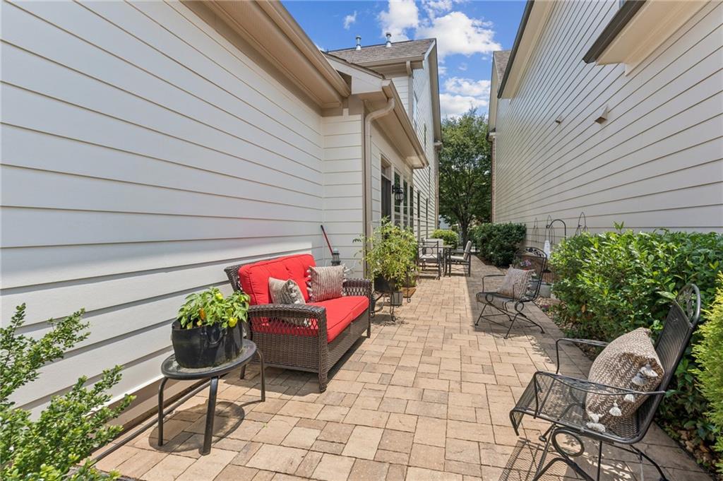 7330 Winthrop Road Alpharetta, GA 30005 - Photo 13 of 44