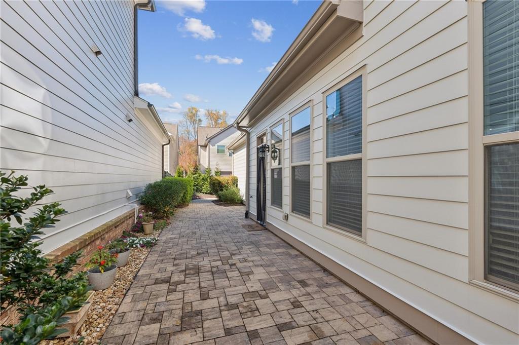 7330 Winthrop Road Alpharetta, GA 30005 - Photo 14 of 44