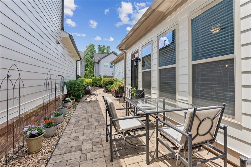 7330 Winthrop Road Alpharetta, GA 30005 - Photo 16 of 44