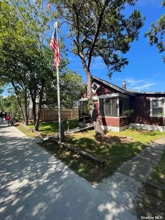 $4,700 | 276 Cottage Walk, Ocean Beach, NY 11770