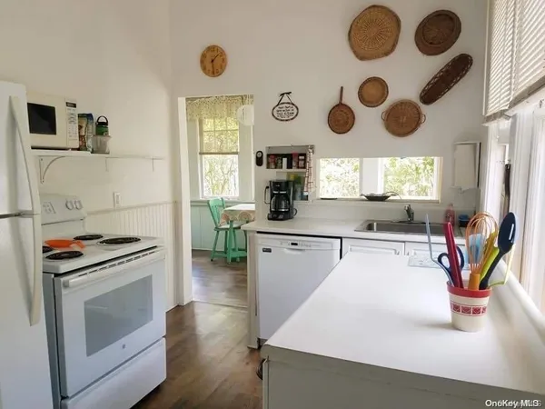 $4,700 | 276 Cottage Walk, Ocean Beach, NY 11770